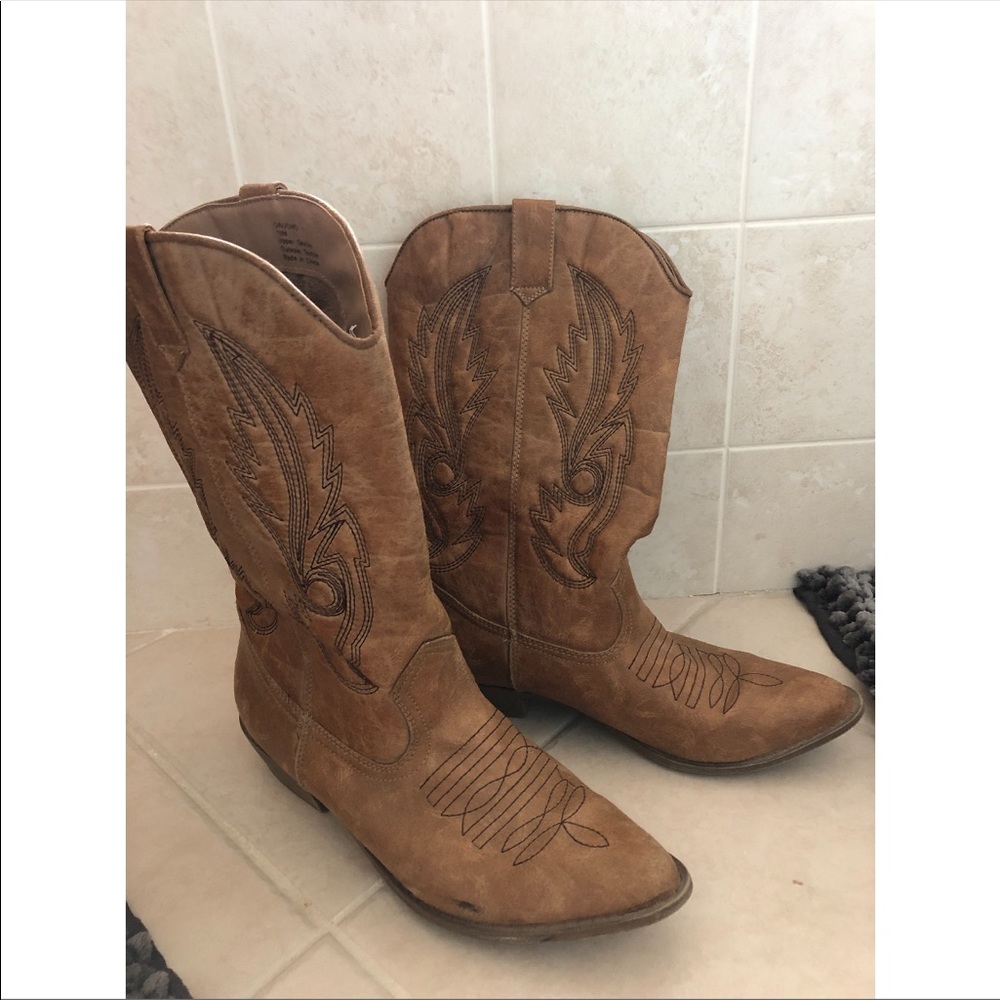 Worn once!! Brown Cowboy boots with embroidery
